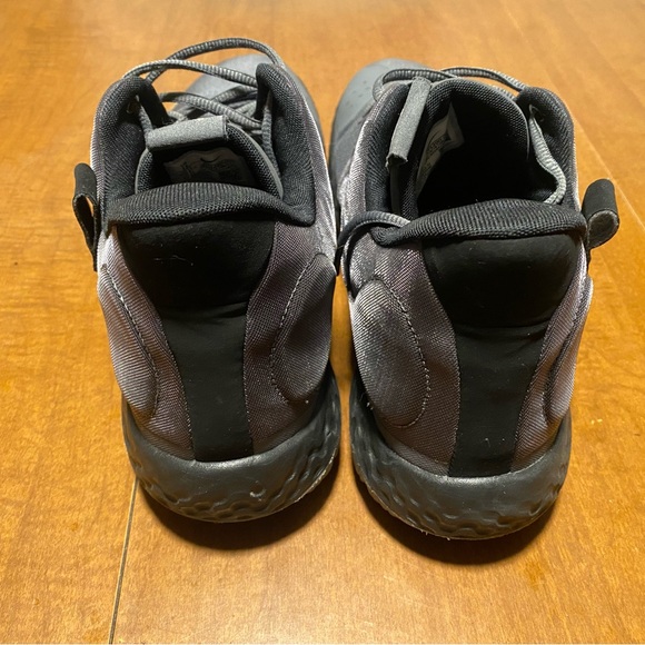 NIKE AT1200-003
KD Trey 5 VII 'Dark Grey Metallic Gold' - Picture 6 of 6